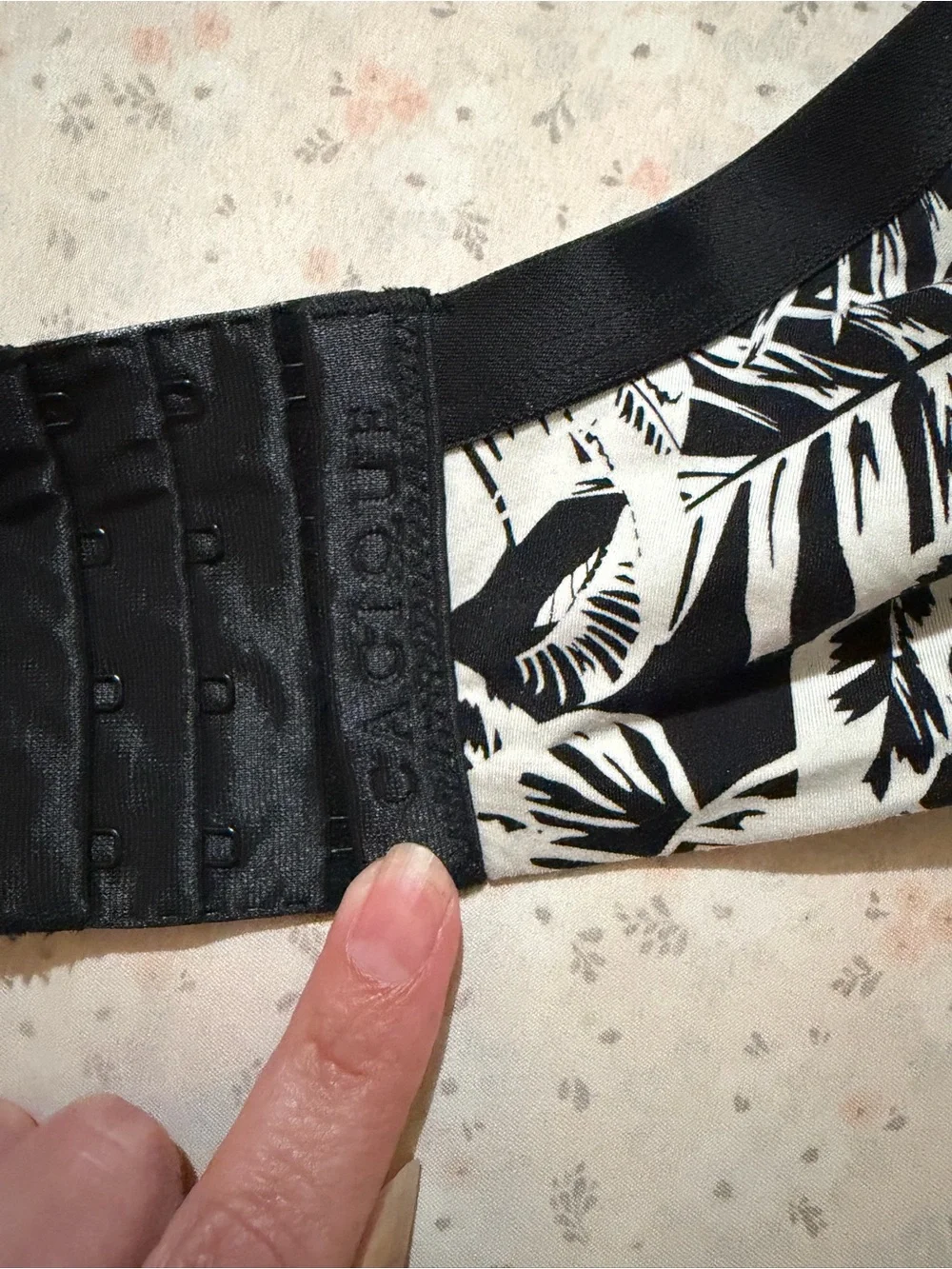 Cacique Black and White Leaf-Print T-Shirt Bra - Picture 5 of 5